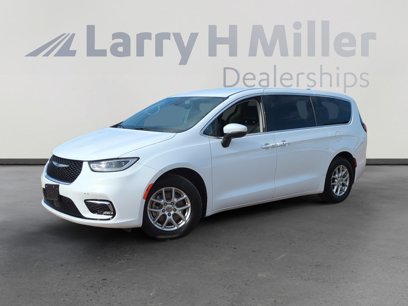 Used 2023 Chrysler Pacifica Touring-L