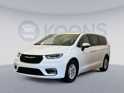 Used 2023 Chrysler Pacifica Touring-L