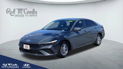 New 2025 Hyundai Elantra SE