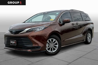 Used 2022 Toyota Sienna LE