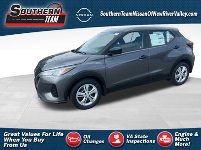 New 2025 Nissan Kicks Play S