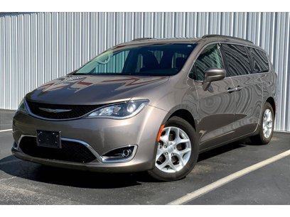 Used 2017 Chrysler Pacifica Touring-L w/ Tire & Wheel Group