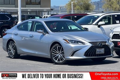Used 2025 Lexus ES 300h w/ Premium Package
