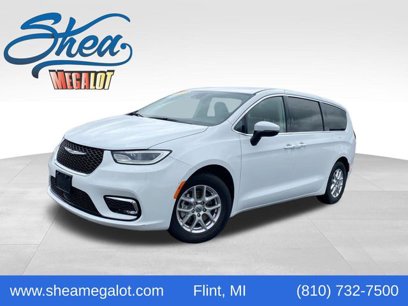 Used 2023 Chrysler Pacifica Touring-L
