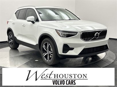 New 2025 Volvo XC40 B5 Core w/ Climate Package