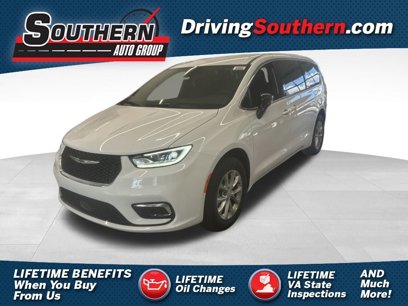 New 2025 Chrysler Pacifica Select