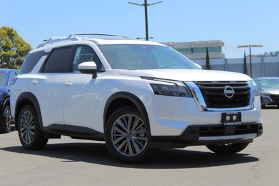 New 2025 Nissan Pathfinder SL w/ SL Premium Package