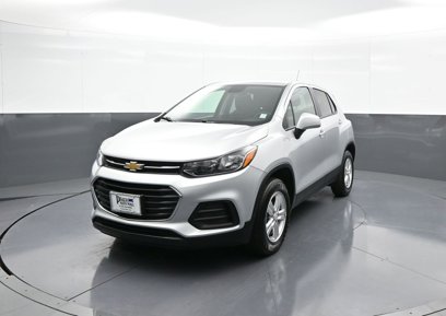 Used 2022 Chevrolet Trax LS w/ Tint and Cruise Package