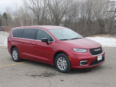 New 2025 Chrysler Pacifica Select