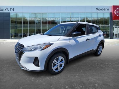 New 2025 Nissan Kicks Play S