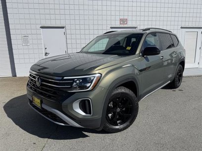 New 2025 Volkswagen Atlas Peak Edition SE