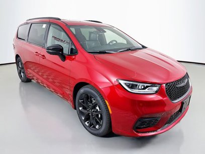New 2025 Chrysler Pacifica Limited