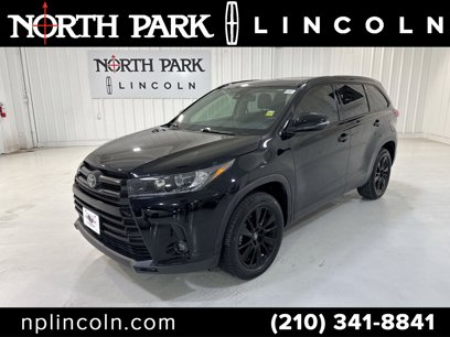 Used 2019 Toyota Highlander SE w/ Nightshade Edition