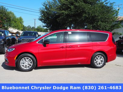 New 2025 Chrysler Pacifica Select