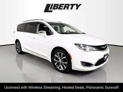 Used 2018 Chrysler Pacifica Limited w/ Tire & Wheel Group