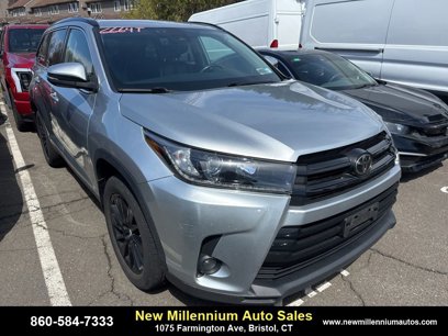 Used 2019 Toyota Highlander SE