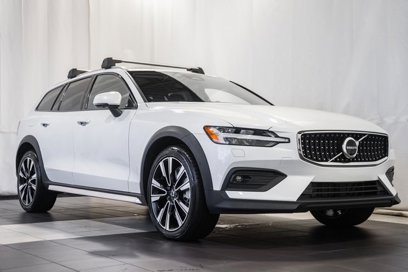 Used 2023 Volvo V60 B5 Cross Country Ultimate w/ Climate Package