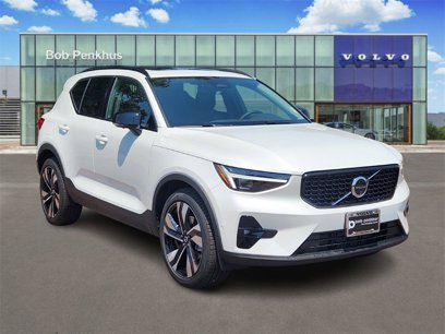 New 2025 Volvo XC40 B5 Plus w/ Protection Package Premier