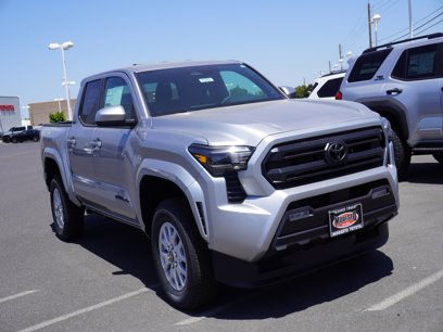 New 2025 Toyota Tacoma SR5