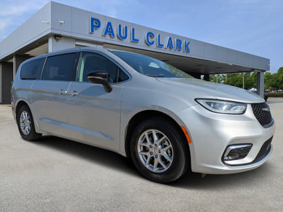 Used 2024 Chrysler Pacifica Touring-L