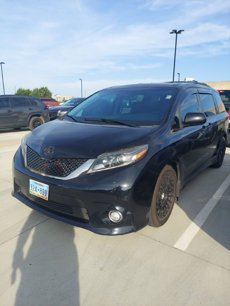 Used 2017 Toyota Sienna SE Premium