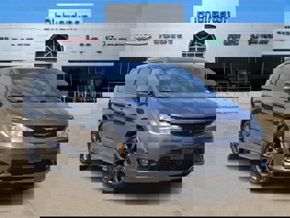 Used 2019 Chrysler Pacifica Touring Plus w/ Advanced Safetytec Group