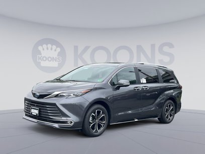New 2025 Toyota Sienna Platinum