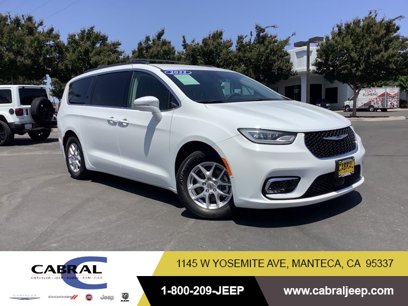 Used 2022 Chrysler Pacifica Touring-L w/ Uconnect Theater Family Group
