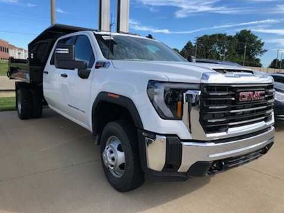 New 2024 GMC Sierra 3500 Pro w/ Convenience Package