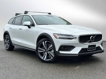 New 2026 Volvo V60 B5 Cross Country Plus w/ Climate Package
