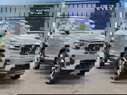 New 2025 Volvo XC40 B5 Core w/ Protection Package Premier