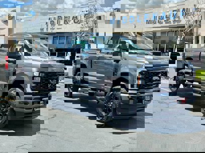 New 2025 Ford F250 XLT w/ Black Appearance Package