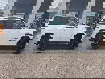 Used 2024 Jeep Grand Cherokee Altitude