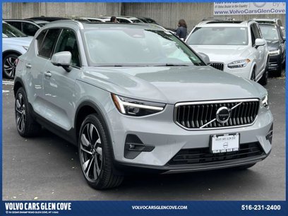 Certified 2025 Volvo XC40 B5 Plus w/ Protection Package Premier