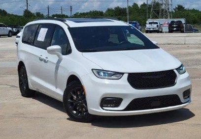 Used 2021 Chrysler Pacifica Limited w/ S Appearance Package