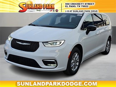 New 2025 Chrysler Pacifica Select