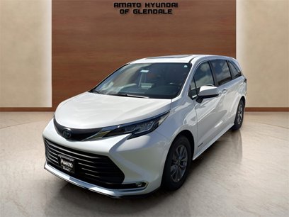 Used 2021 Toyota Sienna XLE