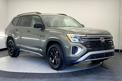 New 2025 Volkswagen Atlas Peak Edition SE
