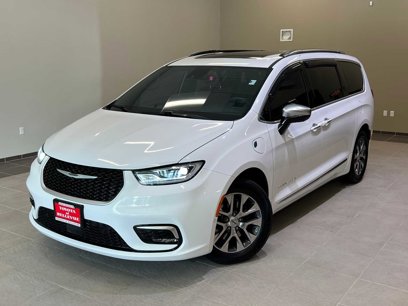 Used 2023 Chrysler Pacifica Pinnacle