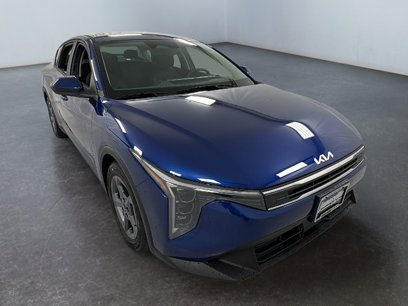 New 2025 Kia K4 LXS