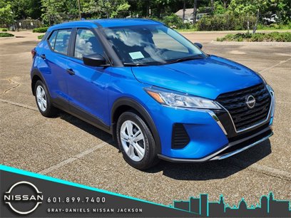 New 2025 Nissan Kicks Play S