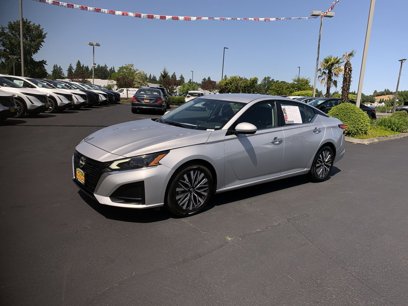 Used 2023 Nissan Altima 2.5 SV