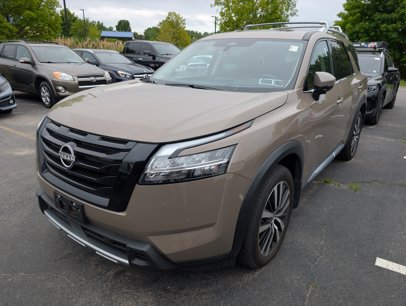 Used 2024 Nissan Pathfinder Platinum w/ Black Appearance Package