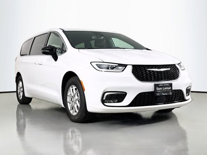 New 2025 Chrysler Pacifica Select