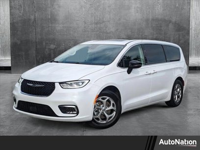 Used 2024 Chrysler Pacifica Limited w/ Trailer Tow Group