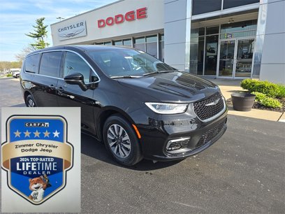 New 2025 Chrysler Pacifica Select