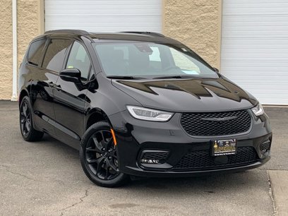 New 2025 Chrysler Pacifica Limited