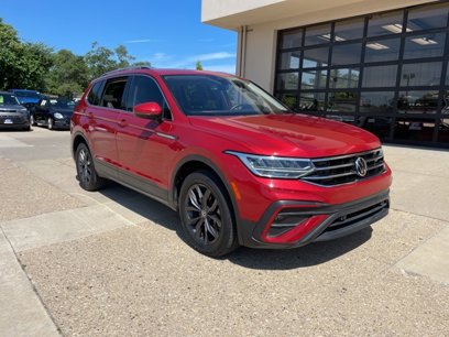 Used 2022 Volkswagen Tiguan SE w/ Panoramic Sunroof Package