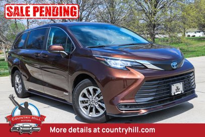 Used 2021 Toyota Sienna LE
