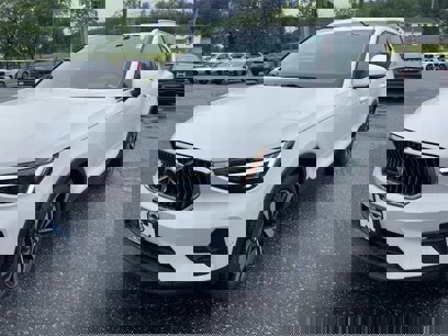 New 2025 Volvo XC40 B5 Ultra w/ Protection Package Premier